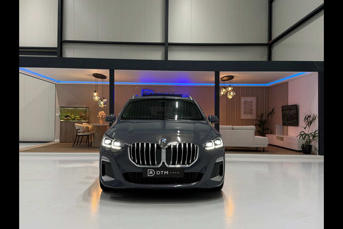 BMW 2 Serie Active Tourer M-pakket BOMVOLL | HUD | Panorama | 360° camera | Leder | Stoelverwarming | Trekhaak | BTW-auto