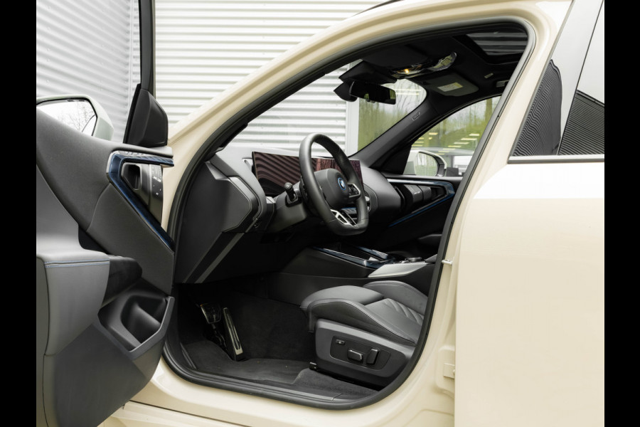 BMW X3 30e xDrive M-Sport Pro - Pano - Trekhaak - Stuurwiel Verwarmd