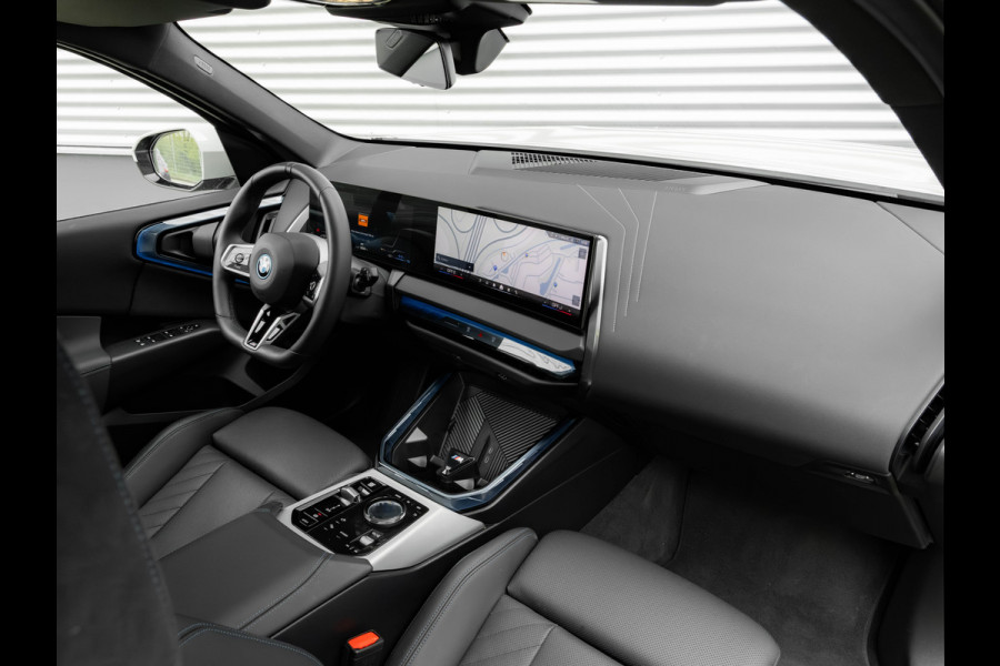 BMW X3 30e xDrive M-Sport Pro - Pano - Trekhaak - Stuurwiel Verwarmd