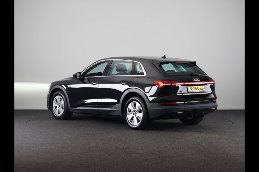Audi e-tron 50 quattro edition 71 kWh 313 pk | SoH 99% | Navigatie | Trekhaak (afneembaar) | Parkeersensoren | Luchtvering |