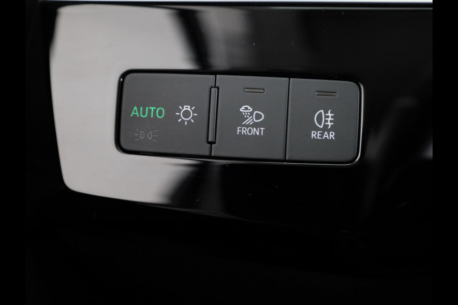 Audi e-tron 50 quattro edition 71 kWh 313 pk | SoH 99% | Navigatie | Trekhaak (afneembaar) | Parkeersensoren | Luchtvering |