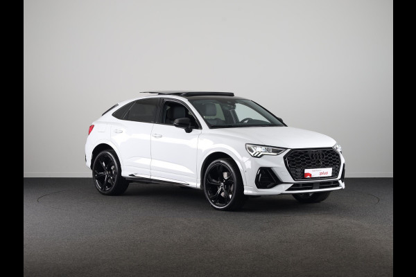 Audi Q3 Sportback 45 TFSI e S Edition 245 pk S-tronic | Navigatie | Panoramadak | Trekhaak (wegklapbaar) | Parkeersensoren (Park assist) | Achteruitrijcamera | Stoelverwarming | S-Line |