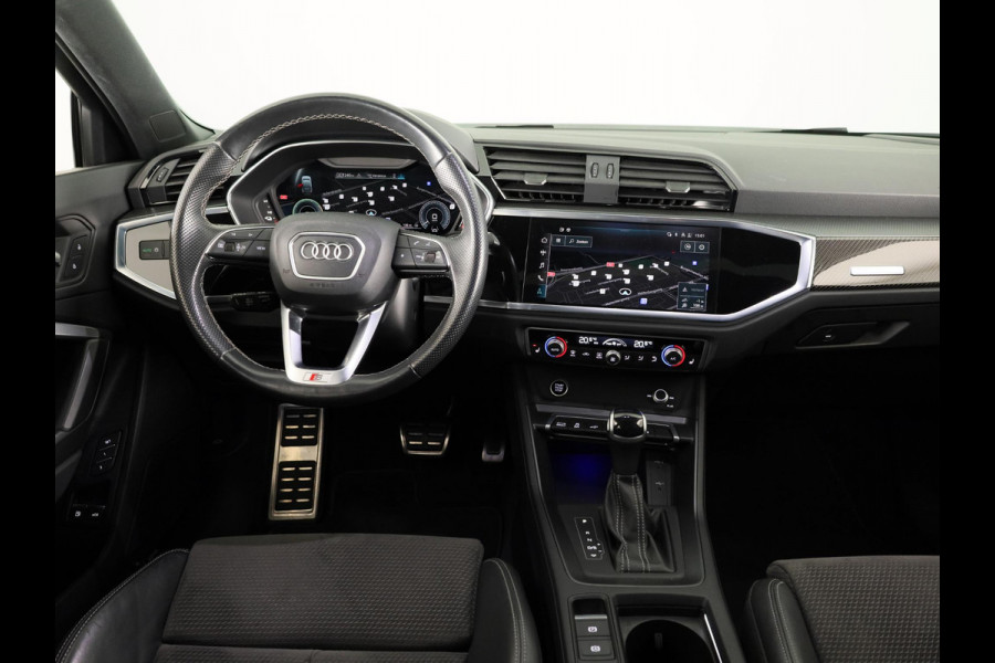 Audi Q3 Sportback 45 TFSI e S Edition 245 pk S-tronic | Navigatie | Panoramadak | Trekhaak (wegklapbaar) | Parkeersensoren (Park assist) | Achteruitrijcamera | Stoelverwarming | S-Line |