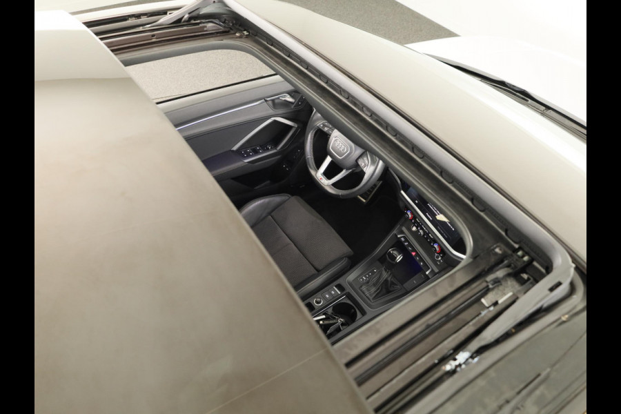 Audi Q3 Sportback 45 TFSI e S Edition 245 pk S-tronic | Navigatie | Panoramadak | Trekhaak (wegklapbaar) | Parkeersensoren (Park assist) | Achteruitrijcamera | Stoelverwarming | S-Line |