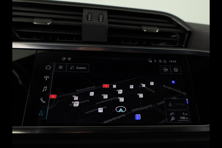 Audi Q3 Sportback 45 TFSI e S Edition 245 pk S-tronic | Navigatie | Panoramadak | Trekhaak (wegklapbaar) | Parkeersensoren (Park assist) | Achteruitrijcamera | Stoelverwarming | S-Line |