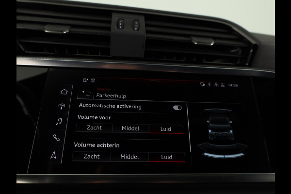 Audi Q3 Sportback 45 TFSI e S Edition 245 pk S-tronic | Navigatie | Panoramadak | Trekhaak (wegklapbaar) | Parkeersensoren (Park assist) | Achteruitrijcamera | Stoelverwarming | S-Line |