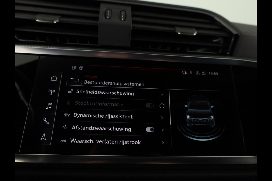 Audi Q3 Sportback 45 TFSI e S Edition 245 pk S-tronic | Navigatie | Panoramadak | Trekhaak (wegklapbaar) | Parkeersensoren (Park assist) | Achteruitrijcamera | Stoelverwarming | S-Line |