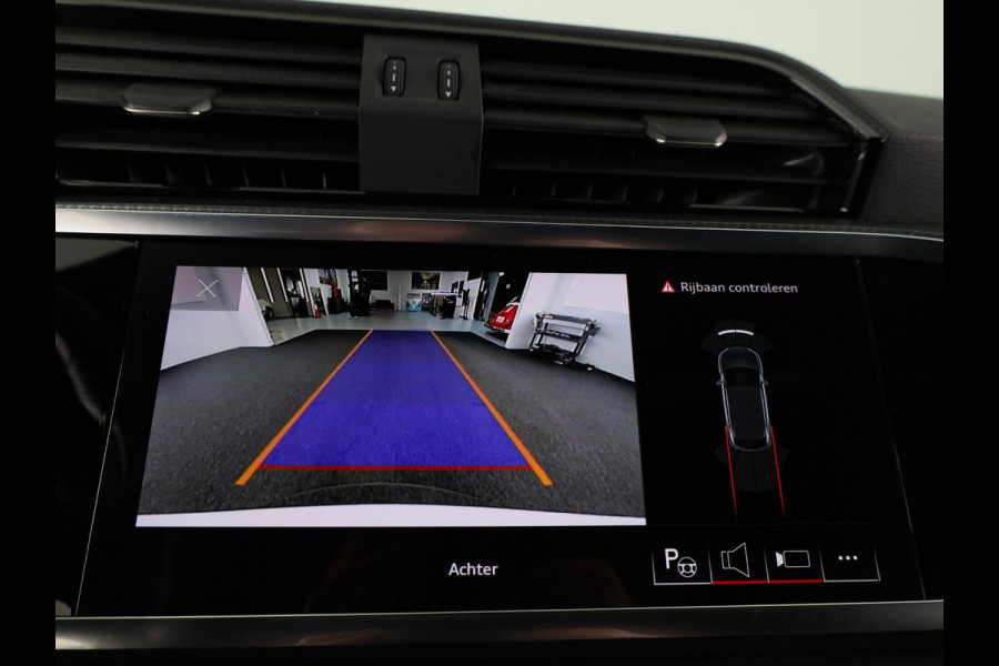 Audi Q3 Sportback 45 TFSI e S Edition 245 pk S-tronic | Navigatie | Panoramadak | Trekhaak (wegklapbaar) | Parkeersensoren (Park assist) | Achteruitrijcamera | Stoelverwarming | S-Line |