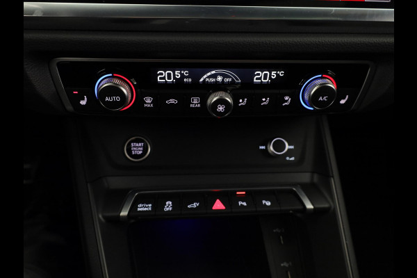 Audi Q3 Sportback 45 TFSI e S Edition 245 pk S-tronic | Navigatie | Panoramadak | Trekhaak (wegklapbaar) | Parkeersensoren (Park assist) | Achteruitrijcamera | Stoelverwarming | S-Line |
