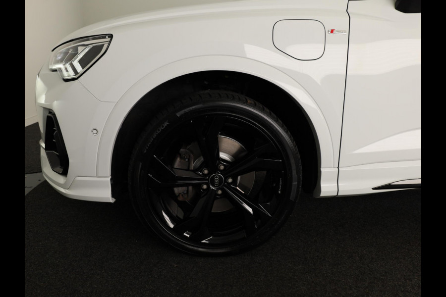 Audi Q3 Sportback 45 TFSI e S Edition 245 pk S-tronic | Navigatie | Panoramadak | Trekhaak (wegklapbaar) | Parkeersensoren (Park assist) | Achteruitrijcamera | Stoelverwarming | S-Line |