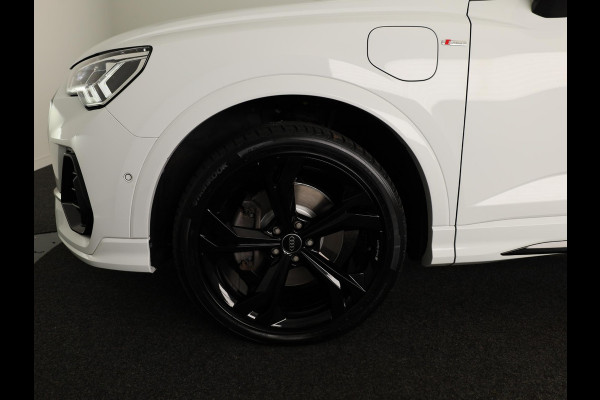 Audi Q3 Sportback 45 TFSI e S Edition 245 pk S-tronic | Navigatie | Panoramadak | Trekhaak (wegklapbaar) | Parkeersensoren (Park assist) | Achteruitrijcamera | Stoelverwarming | S-Line |