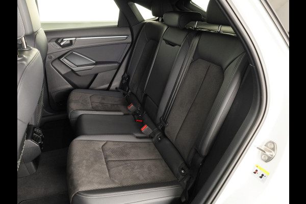 Audi Q3 Sportback 45 TFSI e S Edition 245 pk S-tronic | Navigatie | Panoramadak | Trekhaak (wegklapbaar) | Parkeersensoren (Park assist) | Achteruitrijcamera | Stoelverwarming | S-Line |