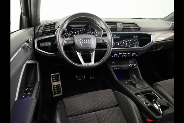 Audi Q3 Sportback 45 TFSI e S Edition 245 pk S-tronic | Navigatie | Panoramadak | Trekhaak (wegklapbaar) | Parkeersensoren (Park assist) | Achteruitrijcamera | Stoelverwarming | S-Line |