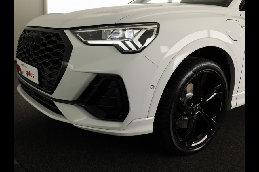 Audi Q3 Sportback 45 TFSI e S Edition 245 pk S-tronic | Navigatie | Panoramadak | Trekhaak (wegklapbaar) | Parkeersensoren (Park assist) | Achteruitrijcamera | Stoelverwarming | S-Line |