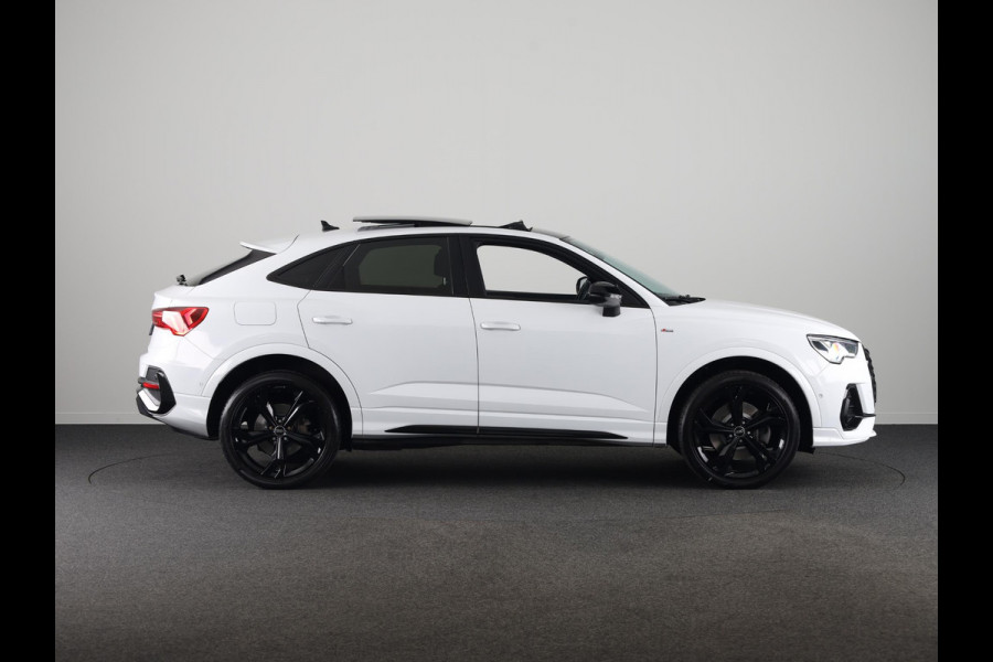 Audi Q3 Sportback 45 TFSI e S Edition 245 pk S-tronic | Navigatie | Panoramadak | Trekhaak (wegklapbaar) | Parkeersensoren (Park assist) | Achteruitrijcamera | Stoelverwarming | S-Line |