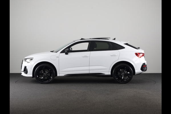 Audi Q3 Sportback 45 TFSI e S Edition 245 pk S-tronic | Navigatie | Panoramadak | Trekhaak (wegklapbaar) | Parkeersensoren (Park assist) | Achteruitrijcamera | Stoelverwarming | S-Line |