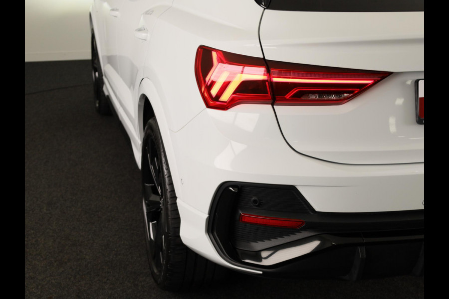 Audi Q3 Sportback 45 TFSI e S Edition 245 pk S-tronic | Navigatie | Panoramadak | Trekhaak (wegklapbaar) | Parkeersensoren (Park assist) | Achteruitrijcamera | Stoelverwarming | S-Line |