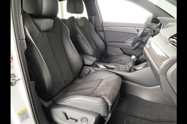 Audi Q3 Sportback 45 TFSI e S Edition 245 pk S-tronic | Navigatie | Panoramadak | Trekhaak (wegklapbaar) | Parkeersensoren (Park assist) | Achteruitrijcamera | Stoelverwarming | S-Line |