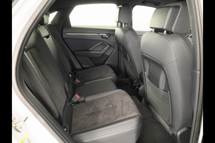 Audi Q3 Sportback 45 TFSI e S Edition 245 pk S-tronic | Navigatie | Panoramadak | Trekhaak (wegklapbaar) | Parkeersensoren (Park assist) | Achteruitrijcamera | Stoelverwarming | S-Line |