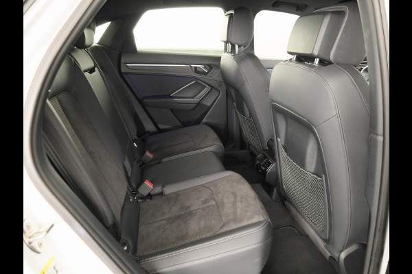 Audi Q3 Sportback 45 TFSI e S Edition 245 pk S-tronic | Navigatie | Panoramadak | Trekhaak (wegklapbaar) | Parkeersensoren (Park assist) | Achteruitrijcamera | Stoelverwarming | S-Line |