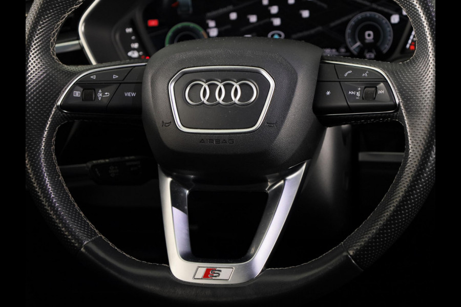 Audi Q3 Sportback 45 TFSI e S Edition 245 pk S-tronic | Navigatie | Panoramadak | Trekhaak (wegklapbaar) | Parkeersensoren (Park assist) | Achteruitrijcamera | Stoelverwarming | S-Line |
