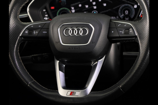 Audi Q3 Sportback 45 TFSI e S Edition 245 pk S-tronic | Navigatie | Panoramadak | Trekhaak (wegklapbaar) | Parkeersensoren (Park assist) | Achteruitrijcamera | Stoelverwarming | S-Line |