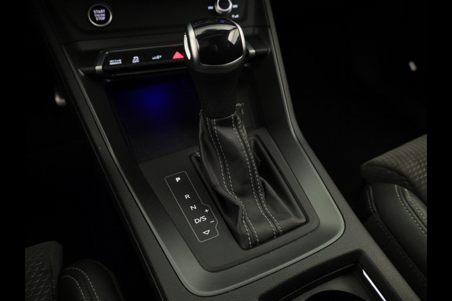 Audi Q3 Sportback 45 TFSI e S Edition 245 pk S-tronic | Navigatie | Panoramadak | Trekhaak (wegklapbaar) | Parkeersensoren (Park assist) | Achteruitrijcamera | Stoelverwarming | S-Line |