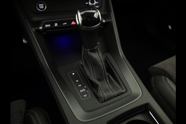 Audi Q3 Sportback 45 TFSI e S Edition 245 pk S-tronic | Navigatie | Panoramadak | Trekhaak (wegklapbaar) | Parkeersensoren (Park assist) | Achteruitrijcamera | Stoelverwarming | S-Line |