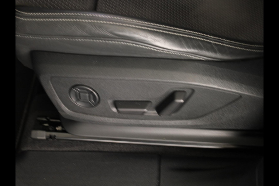 Audi Q3 Sportback 45 TFSI e S Edition 245 pk S-tronic | Navigatie | Panoramadak | Trekhaak (wegklapbaar) | Parkeersensoren (Park assist) | Achteruitrijcamera | Stoelverwarming | S-Line |