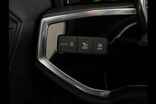 Audi Q3 Sportback 45 TFSI e S Edition 245 pk S-tronic | Navigatie | Panoramadak | Trekhaak (wegklapbaar) | Parkeersensoren (Park assist) | Achteruitrijcamera | Stoelverwarming | S-Line |