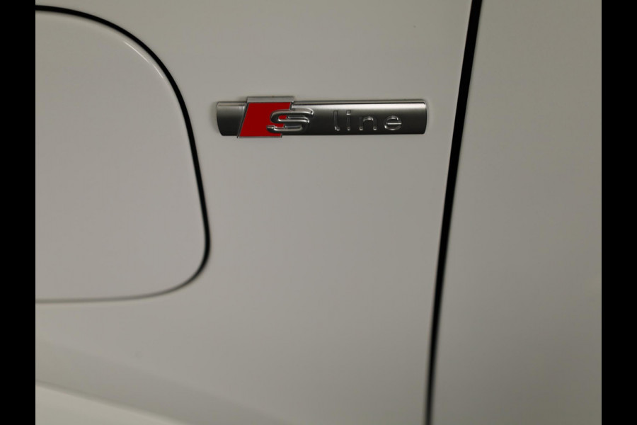 Audi Q3 Sportback 45 TFSI e S Edition 245 pk S-tronic | Navigatie | Panoramadak | Trekhaak (wegklapbaar) | Parkeersensoren (Park assist) | Achteruitrijcamera | Stoelverwarming | S-Line |