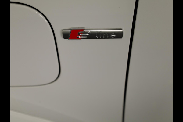 Audi Q3 Sportback 45 TFSI e S Edition 245 pk S-tronic | Navigatie | Panoramadak | Trekhaak (wegklapbaar) | Parkeersensoren (Park assist) | Achteruitrijcamera | Stoelverwarming | S-Line |