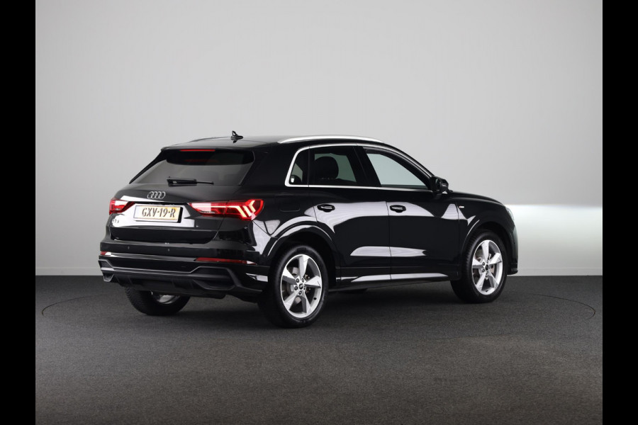 Audi Q3 45 TFSI e S edition 245pk | Navigatie | Stoelverwarming | 19 inch lichtmetalen velgen | 3 spaak afgevlakt stuurwiel