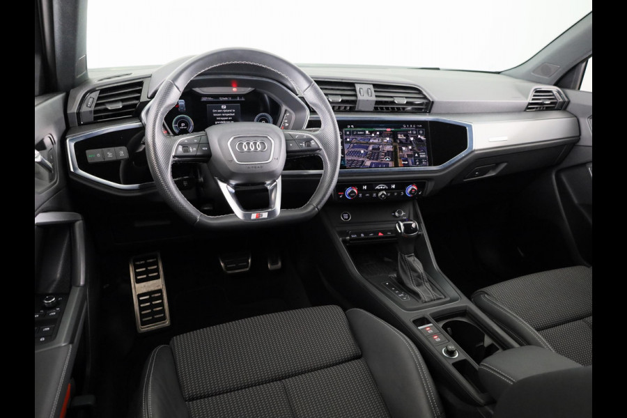 Audi Q3 45 TFSI e S edition 245pk | Navigatie | Stoelverwarming | 19 inch lichtmetalen velgen | 3 spaak afgevlakt stuurwiel
