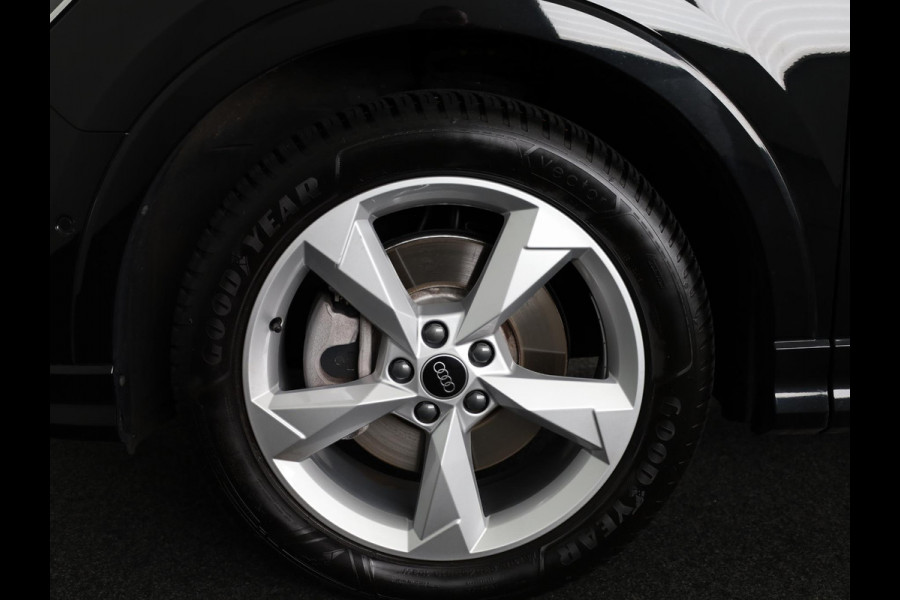 Audi Q3 45 TFSI e S edition 245pk | Navigatie | Stoelverwarming | 19 inch lichtmetalen velgen | 3 spaak afgevlakt stuurwiel
