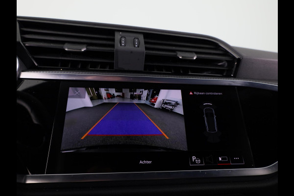 Audi Q3 45 TFSI e S edition 245pk | Navigatie | Stoelverwarming | 19 inch lichtmetalen velgen | 3 spaak afgevlakt stuurwiel