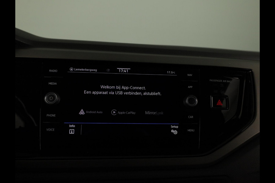 Volkswagen Polo 1.0 TSI Comfortline 95 PK DSG | Navigatie | Panorama dak | Parkeersensoren voor en achter | LM velgen |