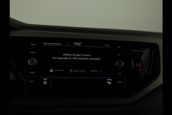 Volkswagen Polo 1.0 TSI Comfortline 95 PK DSG | Navigatie | Panorama dak | Parkeersensoren voor en achter | LM velgen |