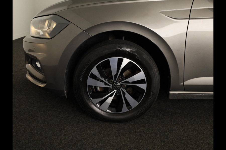 Volkswagen Polo 1.0 TSI Comfortline 95 PK DSG | Navigatie | Panorama dak | Parkeersensoren voor en achter | LM velgen |