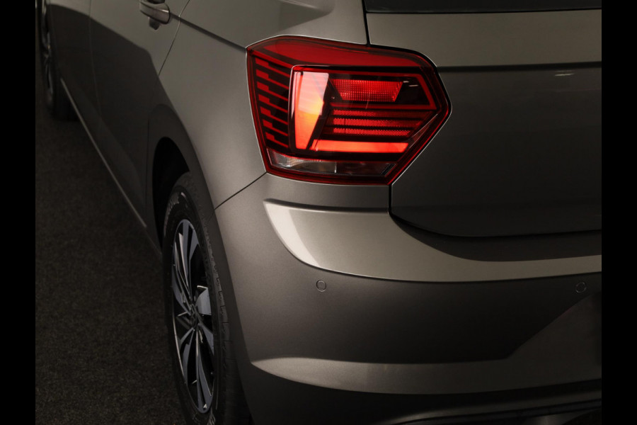 Volkswagen Polo 1.0 TSI Comfortline 95 PK DSG | Navigatie | Panorama dak | Parkeersensoren voor en achter | LM velgen |