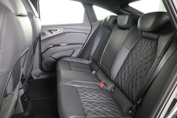 Audi Q4 Sportback e-tron 45 quattro S Edition 82 kWh 286pk | Panoramadak | lederen bekleding | SONOS premium Audio | Parkeercamera|