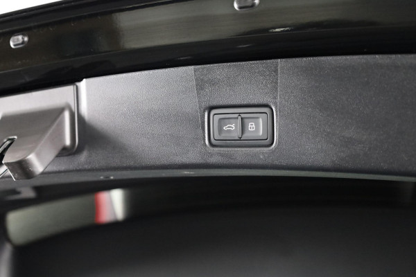 Audi Q4 Sportback e-tron 45 quattro S Edition 82 kWh 286pk | Panoramadak | lederen bekleding | SONOS premium Audio | Parkeercamera|