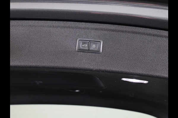 Audi Q5 50 TFSI e S edition Competition 299pk | Adaptieve cruise controle | Stoelverwarming | 21 inch Lichtmetalen velgen | Navigatie