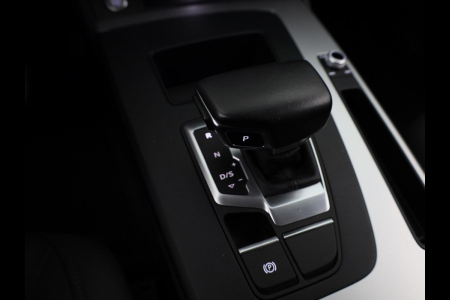 Audi Q5 50 TFSI e S edition Competition 299pk | Adaptieve cruise controle | Stoelverwarming | 21 inch Lichtmetalen velgen | Navigatie
