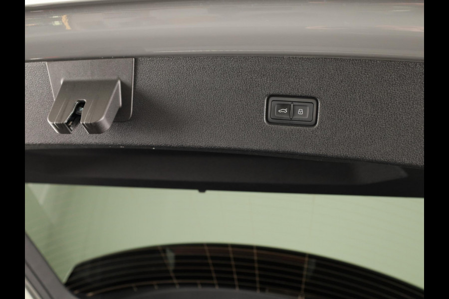 Audi Q8 60 TFSI e quattro Pro Line S Competition 490 PK | Panoramadak | Vier wiel besturen | Exclusive lak | Stoel ventilatie | Verlengde garantie |