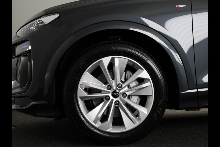 Audi Q6 e-tron S edition 83 kWh | 360 Camera | Panoramadak | Bijrijdersscherm | Privacy Glass | Alarm klasse 5 |