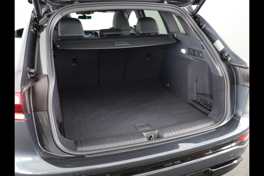 Audi Q6 e-tron S edition 83 kWh | 360 Camera | Panoramadak | Bijrijdersscherm | Privacy Glass | Alarm klasse 5 |