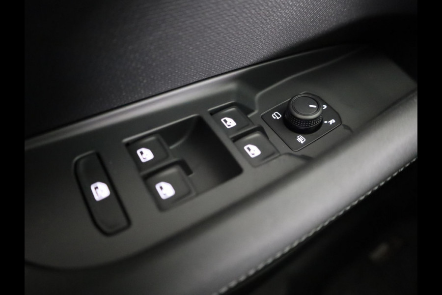 CUPRA Terramar 1.5 TSI e-Hybrid Business 204PK | Trekhaak | Matte Lak | Sennheiser | Elektrisch Verstelbare Voorstoelen | 360 Camera |