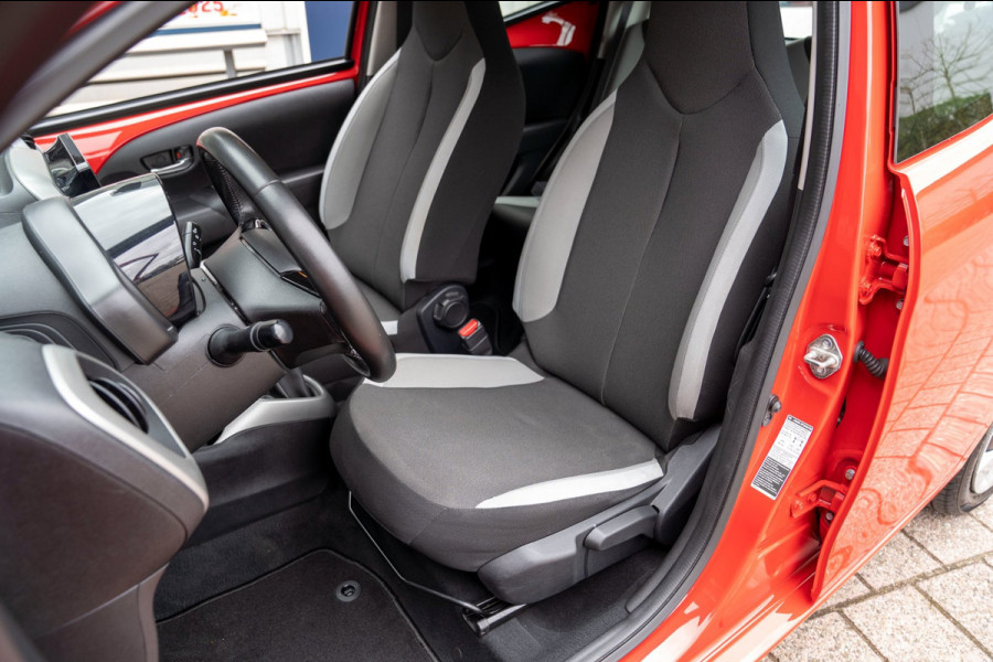 Toyota Aygo 1.0 VVT-i x-Nav | Prijs rijklaar incl. 12 mnd garantie | Bluetooth Usb Camera Airco