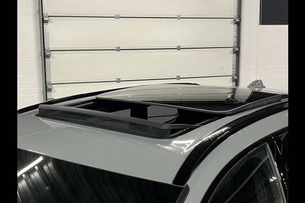 Volvo XC60 T8 PHEV AWD Ultra Black Edition Trekhaak | Bowers & Wilkins |  Massage | Open dak |  Stoel ventilatie | Stoel-/stuurverwarming | Head-up | 360 camera | *455PK*